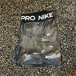 Camo Nike Pro’s